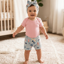 Conjunto Bebê Feminino Body Branco + Short Rosa Estampado com Faixa Look Infantil Confortável